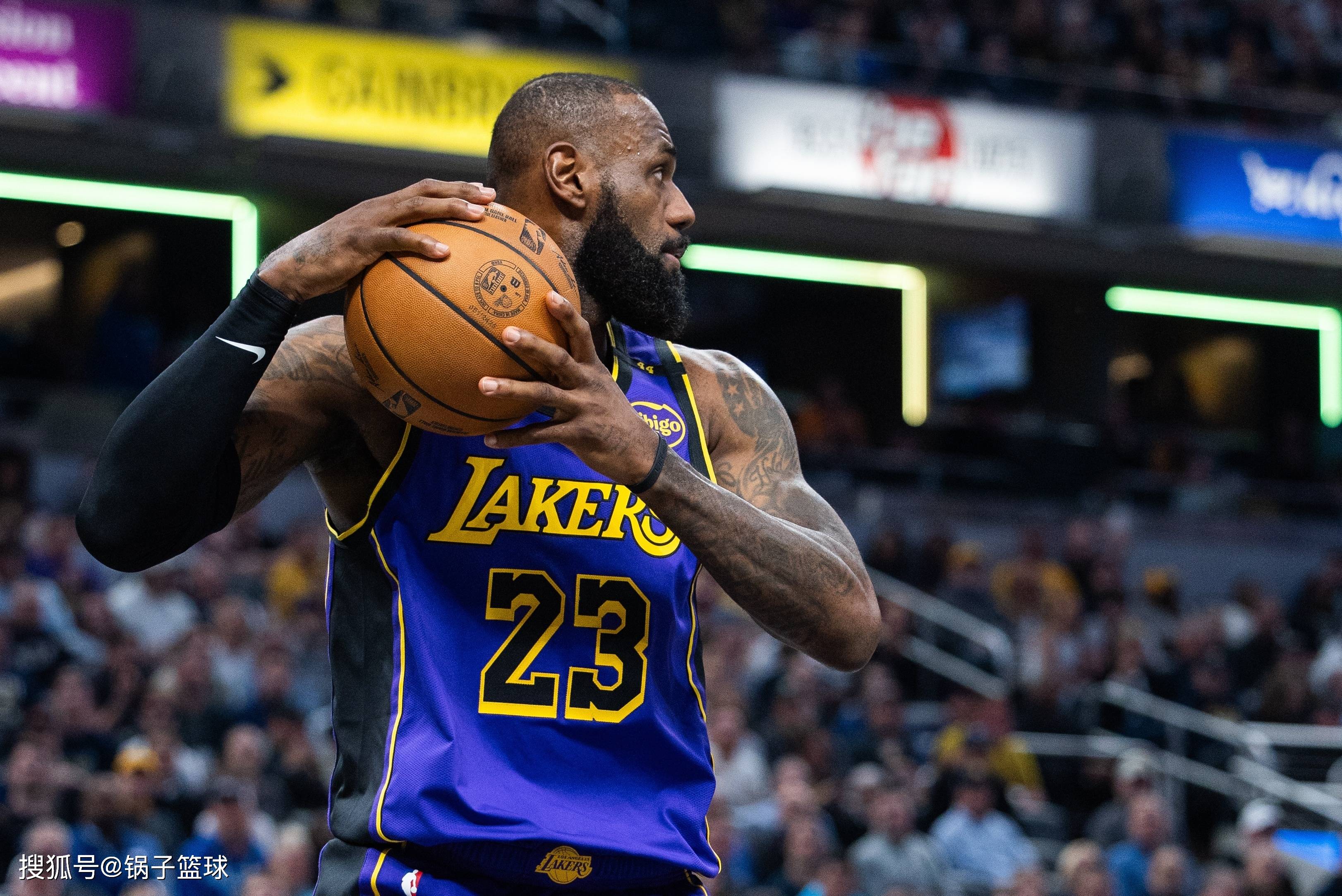 关于詹姆斯官方宣布重返赛场新规，DWG引发争议！全场沸腾不已的信息