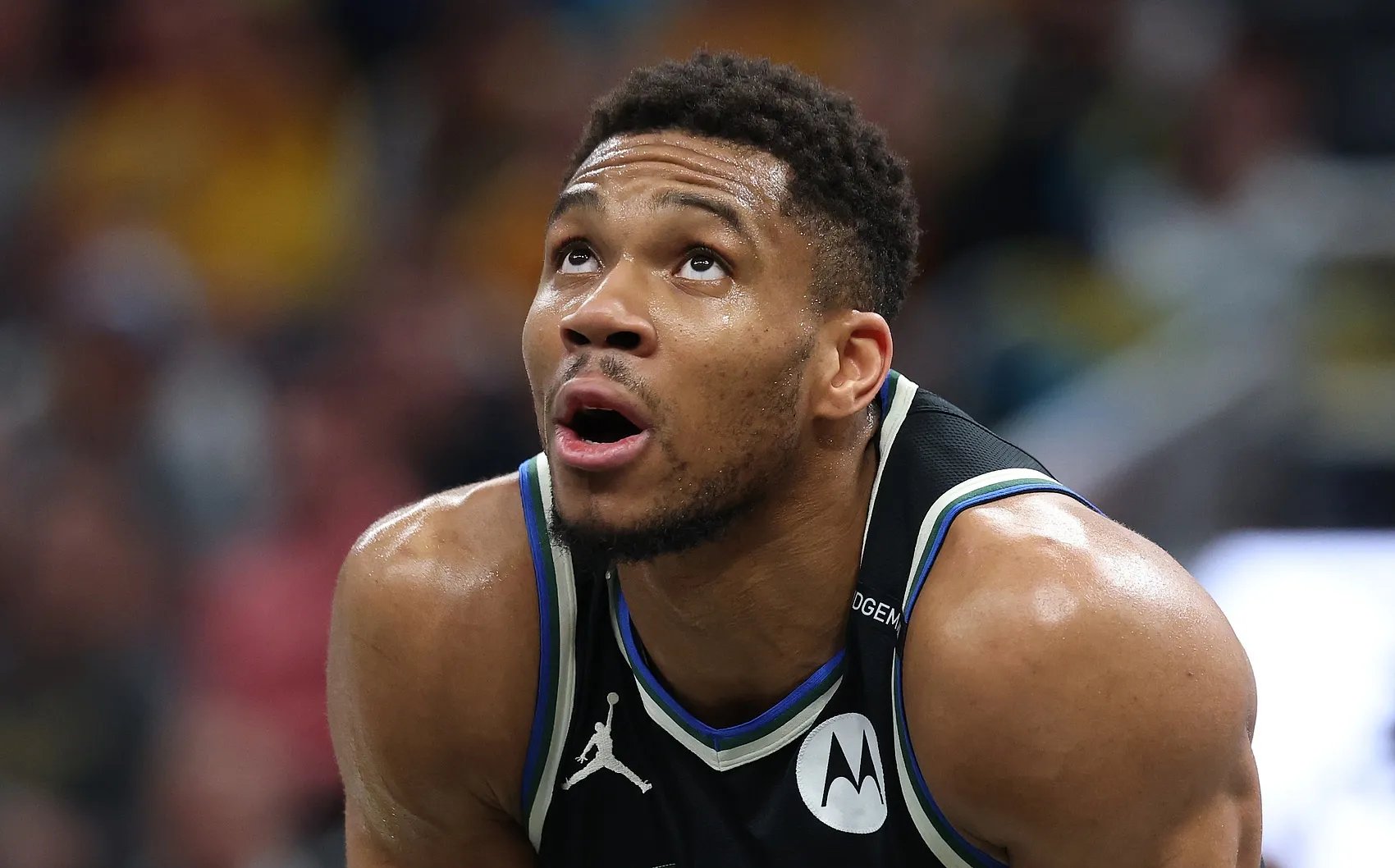 字母哥重返赛场，夺冠首场状态出色，阿森纳观众沸腾！再创辉煌时刻(字母哥4代篮球鞋)-爱游戏